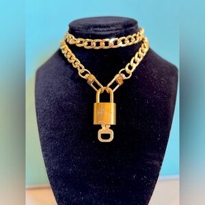 Louis Vuitton Lock & Key #323 w. Unbranded Chain